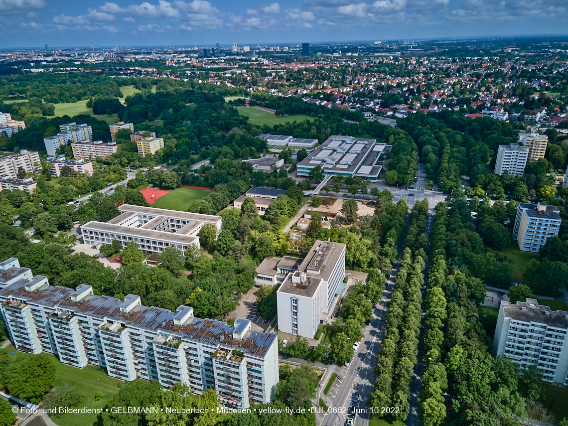 10.06.2022 - Luftbilder von der Baustelle Haus für Kinder in Neuperlach